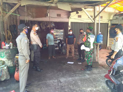 Aparat Gabungan TNI,Polri dan Satpol PP Lakukan Imbauan Gunakan Masker dan Jaga Jarak 